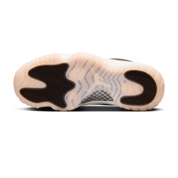 Nike Air Jordan Retro 11 "Neopolitan" Women - Picture 3 of 13